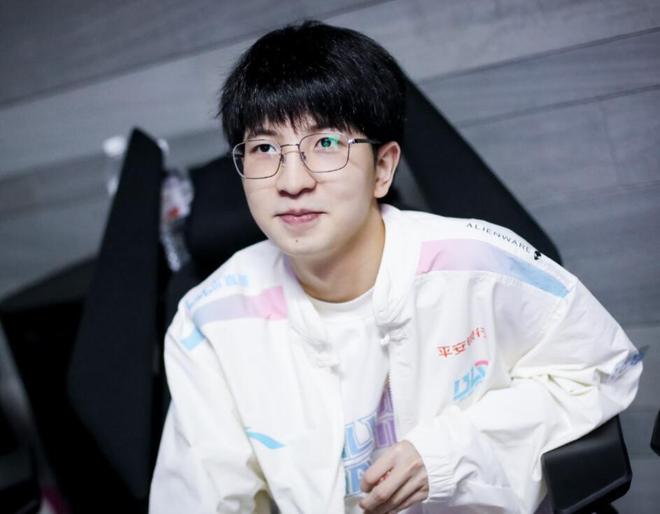 包含CLG力克SHR,Elk关键团战开团秒人焦点之战成都决赛之夜,强势挺进下一轮的词条 包含CLG力克SHR,Elk关键团战开团秒人焦点之战成都决赛之夜,强势挺进下一轮的词条