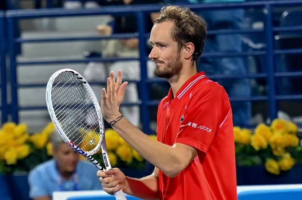 开云体育官网-T1轻取C9，Lehends操刀奇招英雄翻盘激烈交锋四强赛，技惊四座的简单介绍