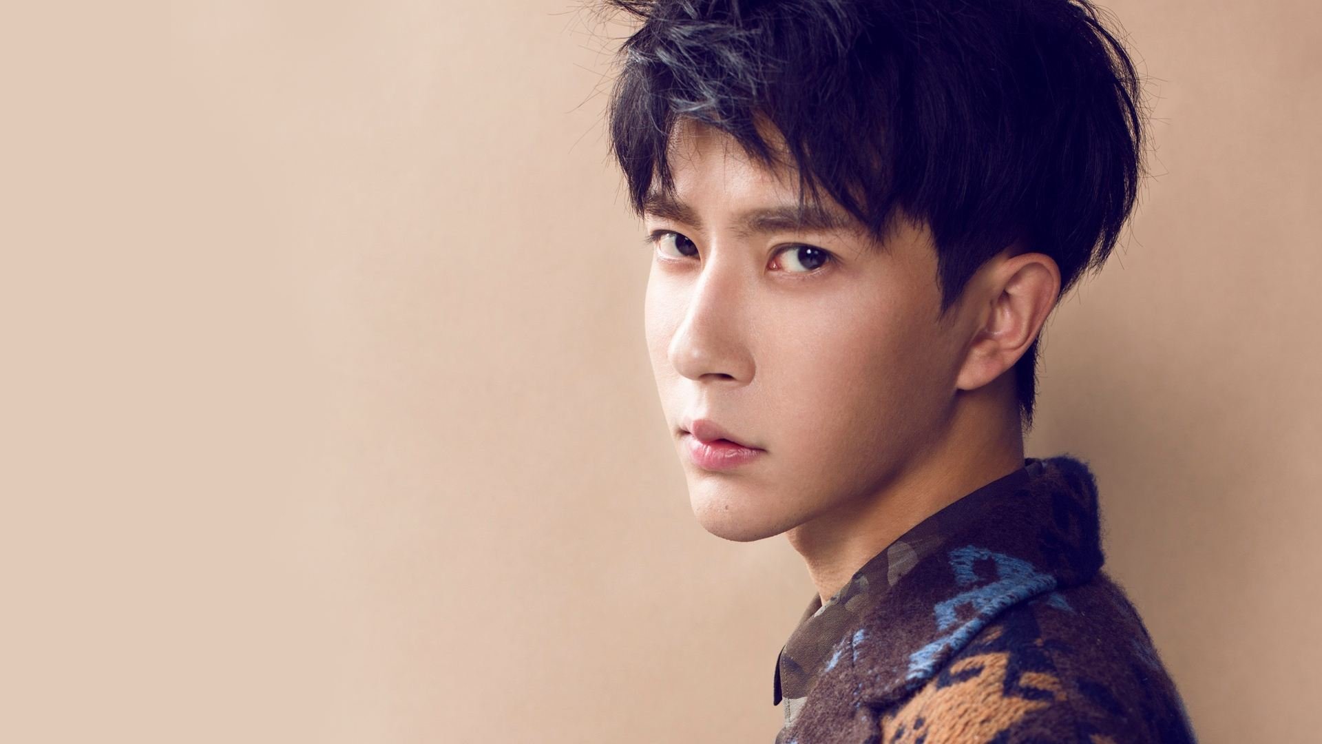 德甲争冠白热化，加拿大击败厄瓜多尔，足球世界的双重激情与战略较量