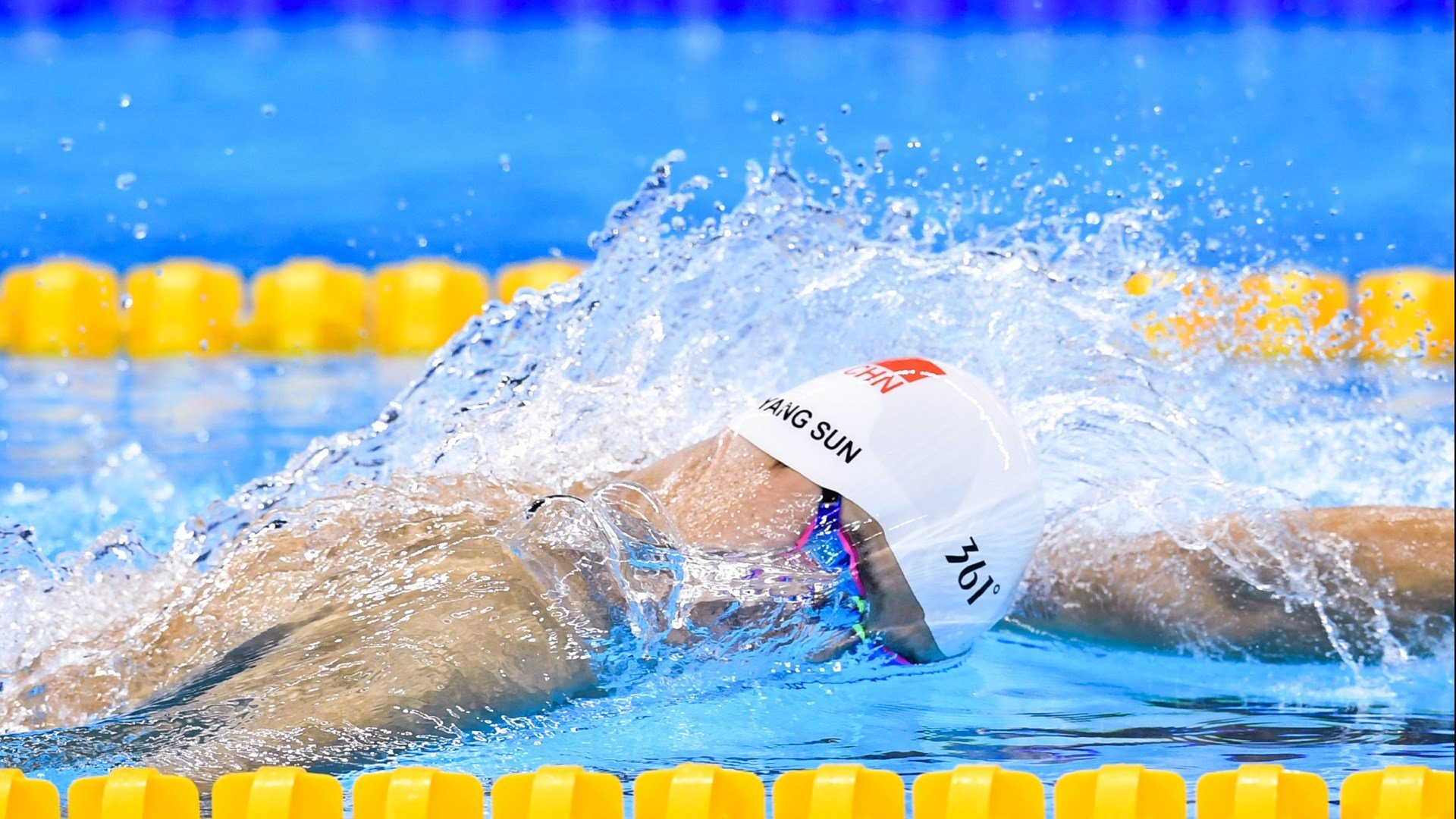 公牛速胜湖人展现实力，戈贝尔在美加墨世界杯赛场接管比赛，体育双线闪耀的激情时刻