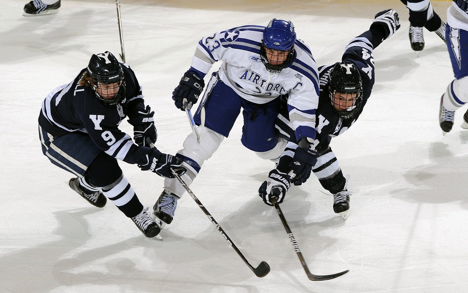 非洲雄鹰撕裂药厂，亚洲之光闪耀，足球世界的颠覆之夜
